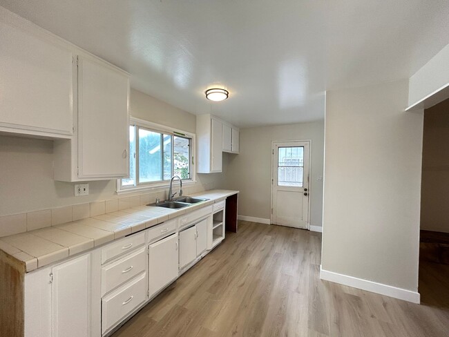 Building Photo - Nicely Updated Single Story 3 Bed 2 Bath H...