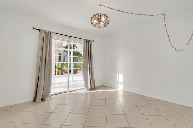 Building Photo - 964 NW Spruce Ridge Dr