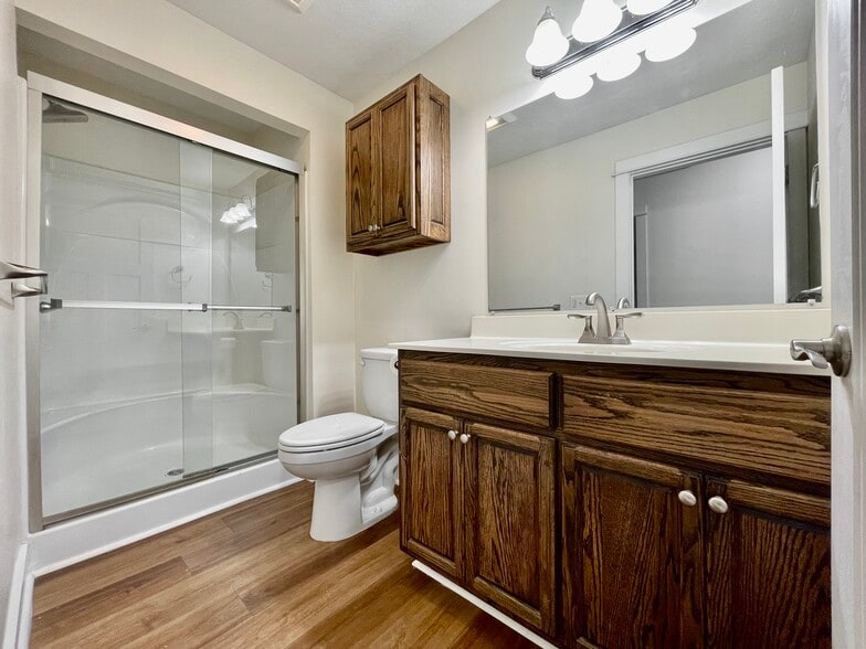 Upstairs Bathroom - 327 Freyling Pl SE