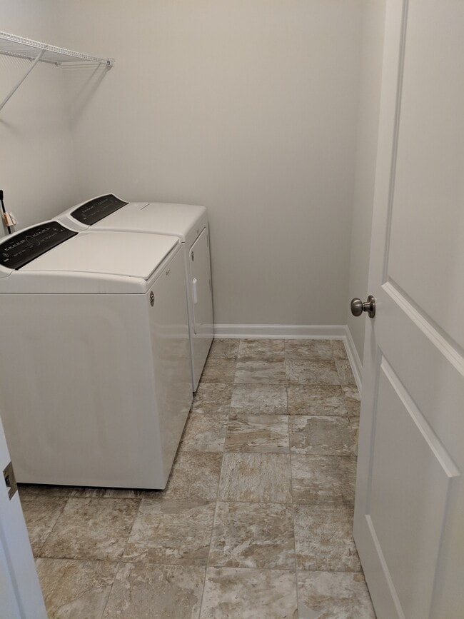 Building Photo - 1385 Southpoint Trail