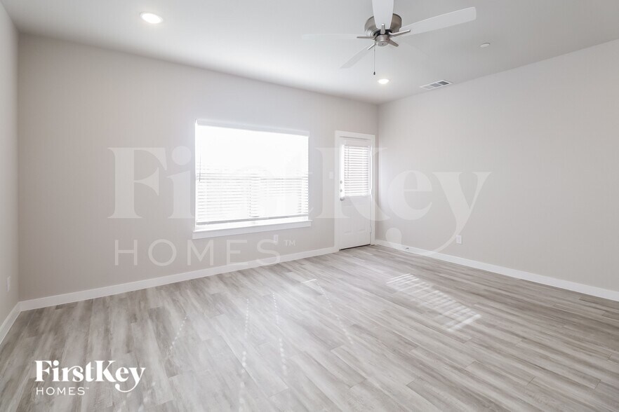 Building Photo - 334 Niki Dr