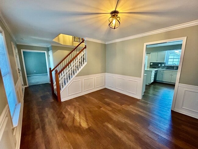 Building Photo - Spacious 4 Bed 2.5 Bath In Lexington!