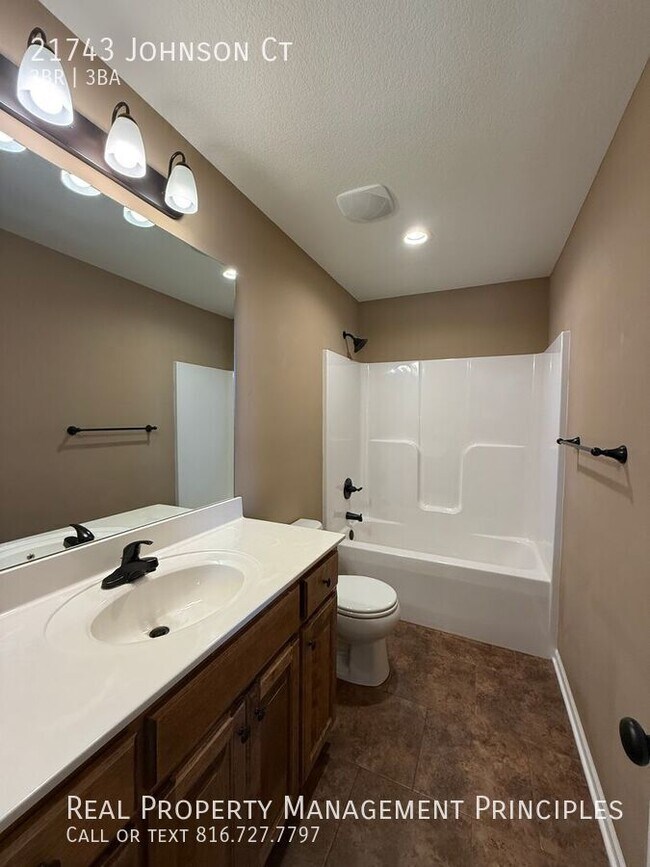 Building Photo - 21743 Johnson Ct
