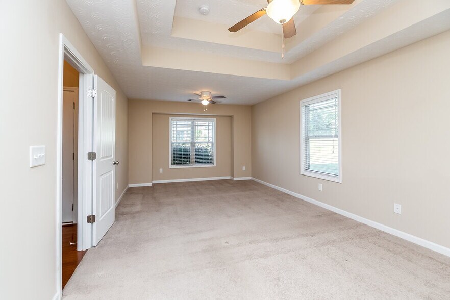 Building Photo - 23 St Charles Pl