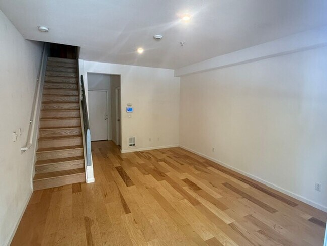 Building Photo - Large 3-Bedroom, 3.5 Bathroom Townhome in Metro Walk Village Neighborhood