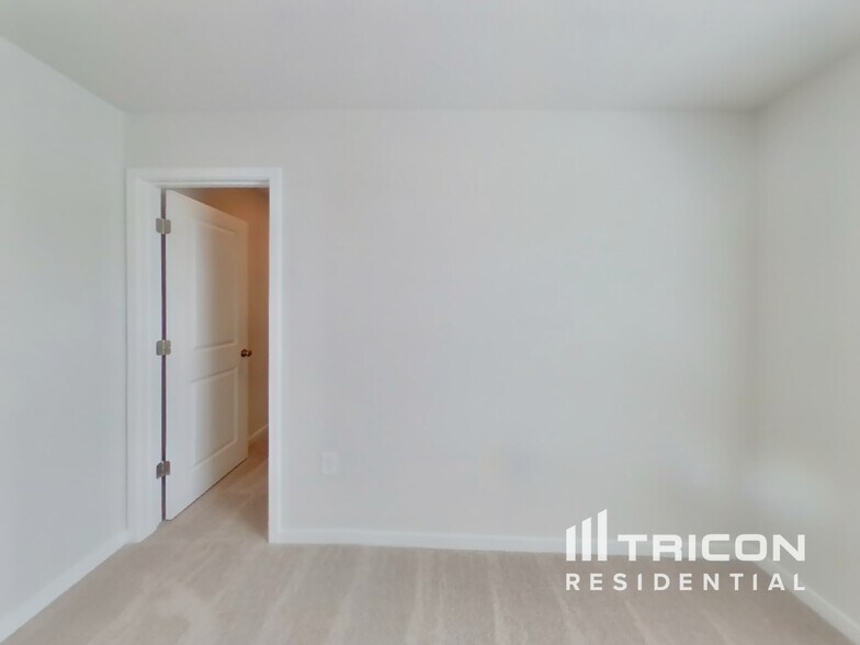 Building Photo - 14934 Macadamia Ln