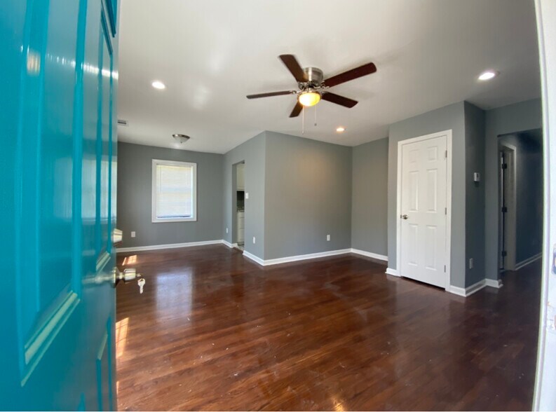 Building Photo - 3148 Highland Park Pl