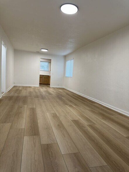 Building Photo - 832 Marion St