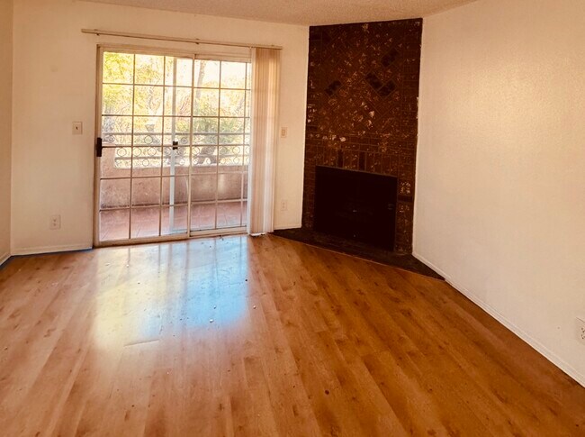 Building Photo - 415 S Verdugo Dr