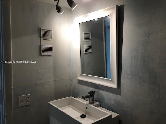 Building Photo - 6940 Miami Gardens Dr