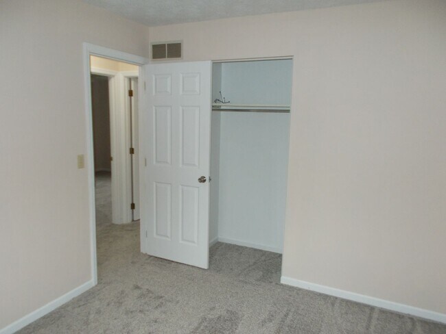 Building Photo - Welcome to this Stunning and Expansive 3 Bedroom, 2 1/2 Bath Home in the Desirable Oak Park Area ...