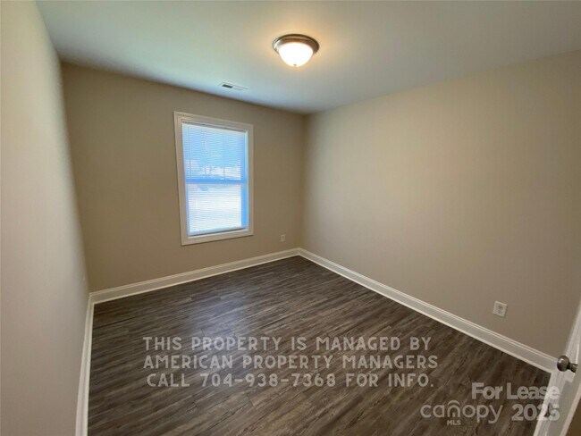 Building Photo - 1418 Ontario Dr