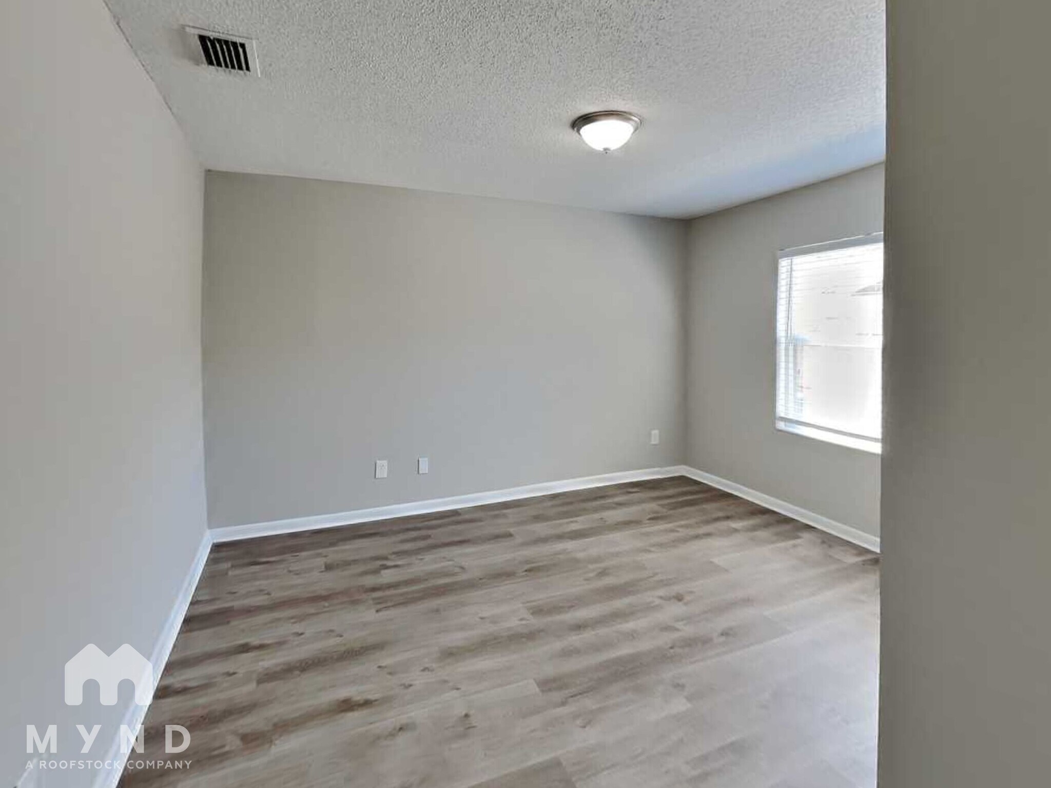 Building Photo - 2125 Karen Dr