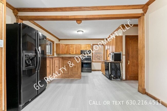 Building Photo - 3109 N Neva Ave