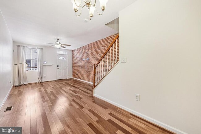 Building Photo - 49 E Heath St