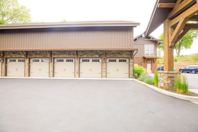 Building Photo - 50400 US 93 #201