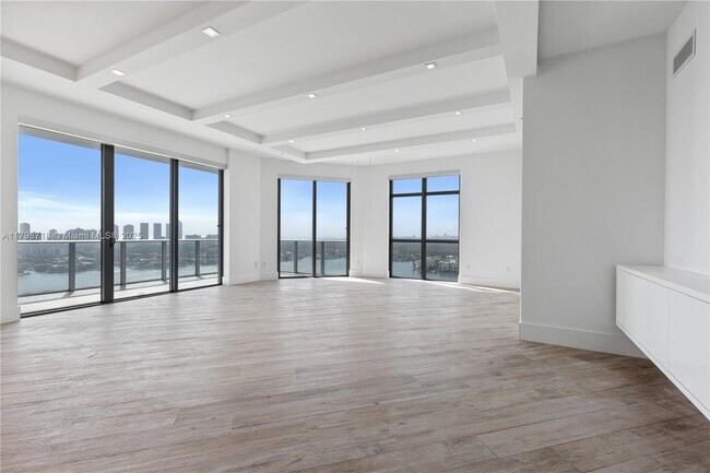 Building Photo - 17301 Biscayne Blvd