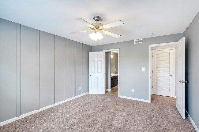 Building Photo - 9733 Crayford Rd