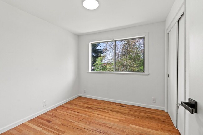 Building Photo - 13723 36th Ave NE