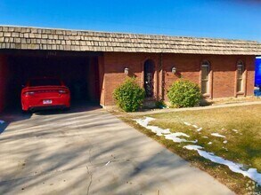 Building Photo - Duplex