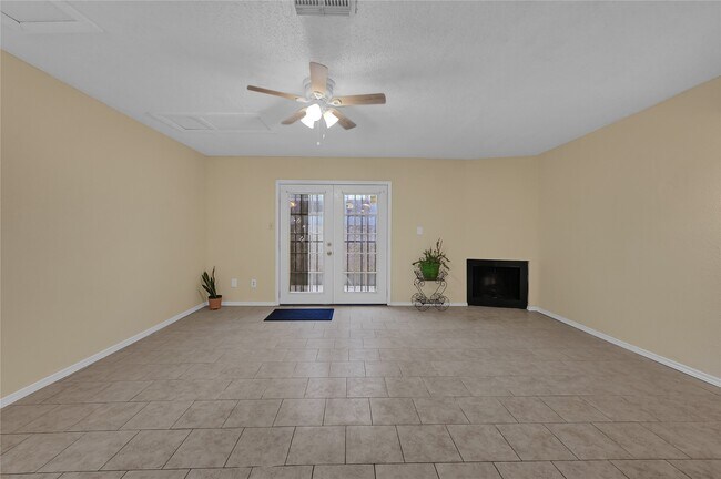 Building Photo - 8405 Wilcrest Dr