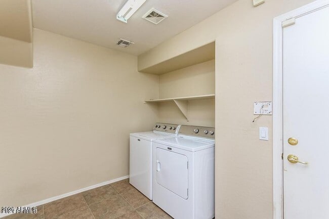 Building Photo - 1705 E Coconino Dr