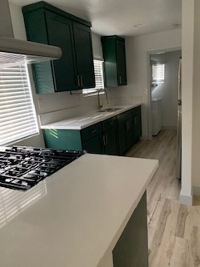 Building Photo - Newly Remodeled 2 Bedroom unit located on ...
