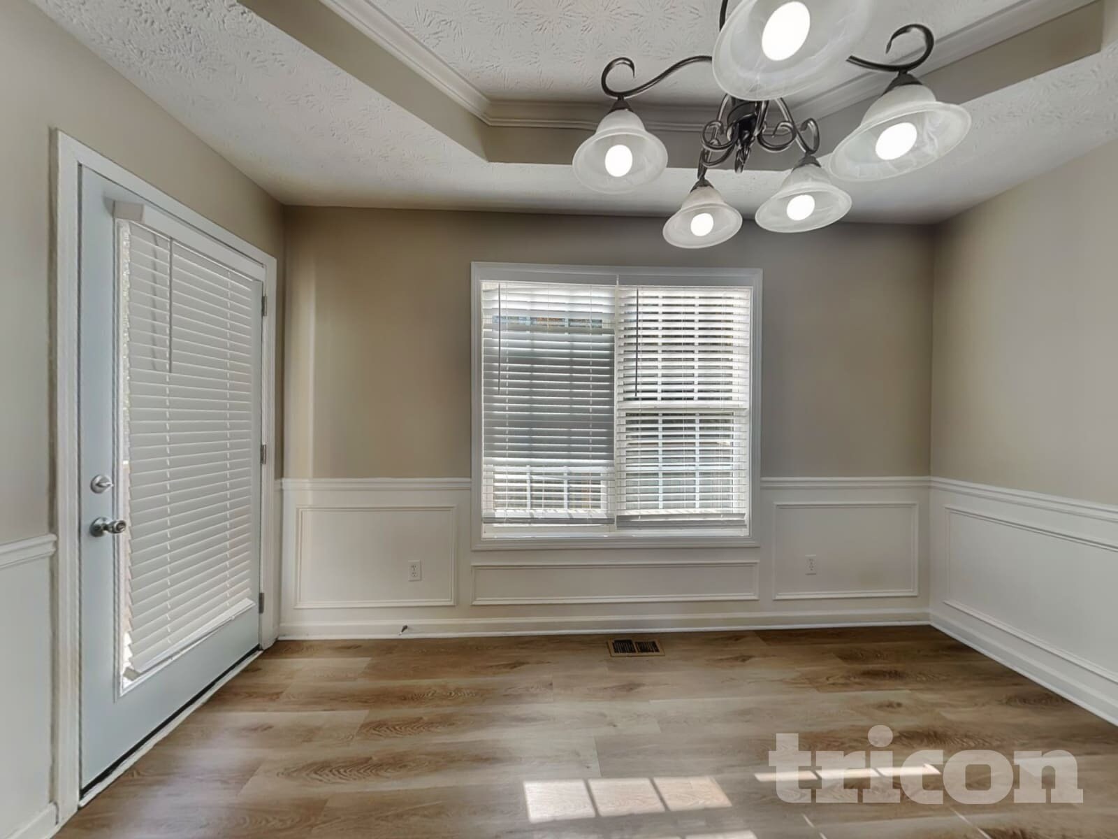 Building Photo - 930 Willow Hollow Dr