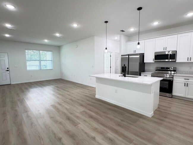 Building Photo - 10032 N Deltona Blvd