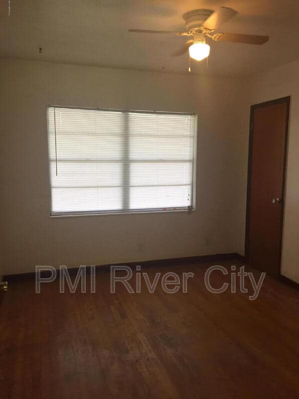 Building Photo - 7473 Greenway Dr