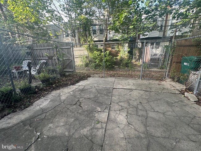 Building Photo - 4911 Catharine St