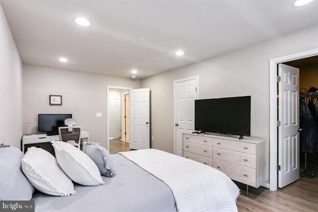 Building Photo - 16233 Coolidge Ave