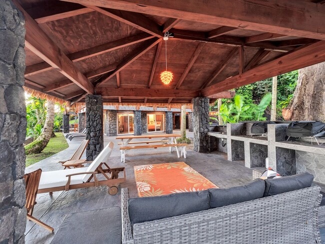 Building Photo - Oceanfront Estate: The Honolii Hale