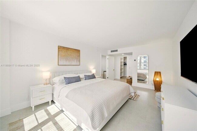 Building Photo - 5151 Collins Ave