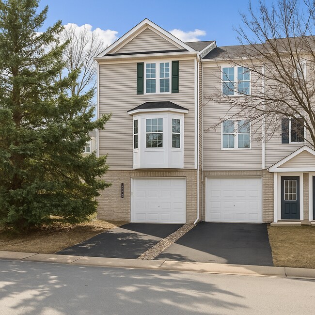 Building Photo - Modern Comfort in Apple Valley | 2BR Townhome for $1,995!