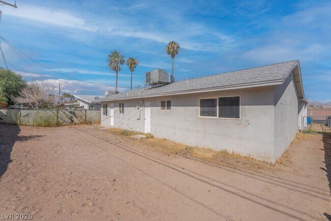 Building Photo - 1501 N Tonopah Dr