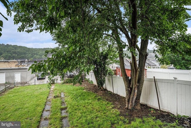 Building Photo - 363 Spring Mill Ave