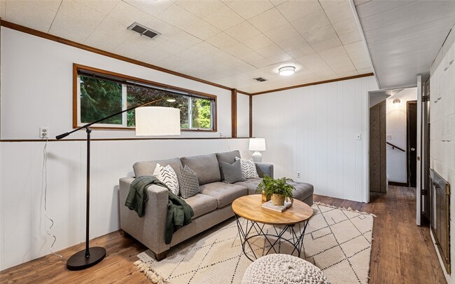 Building Photo - Stunning 4-Bedroom, 2.5-Bath Remodeled Home in Rushmore, Gig Harbor