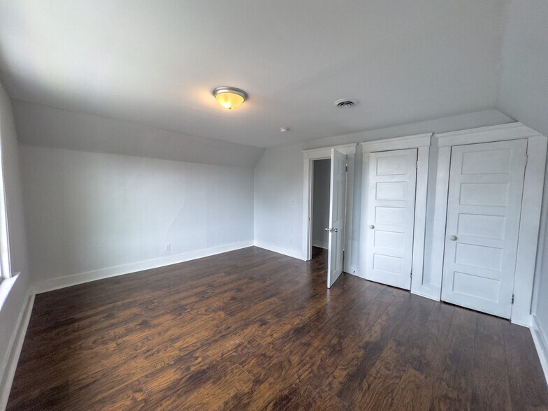 Building Photo - 255 County St