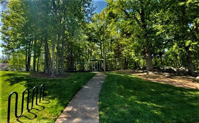Building Photo - End Unit Townhome!  Over 1500 Sq Ft!  Harr...