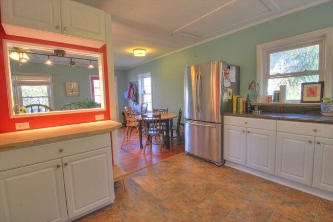 Building Photo - Charming Two Bedroom Home – Walk to Downtown Carrboro + Chapel Hill!