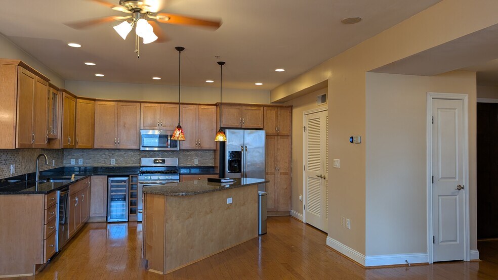 Kitchen and Dining Area - 30 East Central Pky