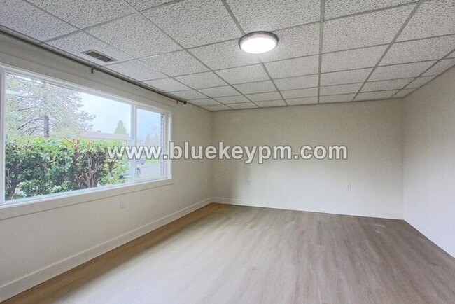 Building Photo - Newly Remodeled 5 Bed, 2 Bath Home with RV/Boat Parking in Oregon City