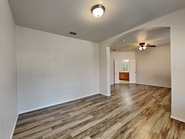 Building Photo - 9100 Lockhart Dr