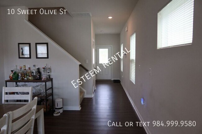 Building Photo - 10 Sweet Olive St