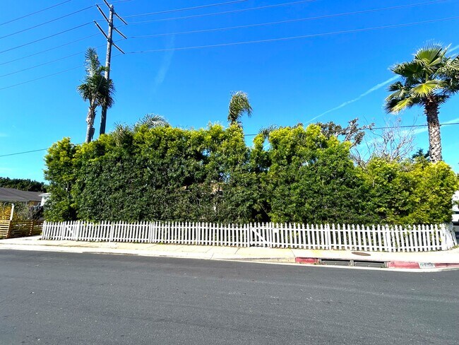 Building Photo - 6441 W 86th Pl