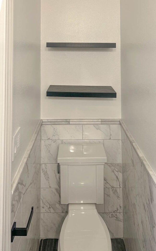 Building Photo - Beautiful West Linn Home in a Quiet, Desirable Neighborhood