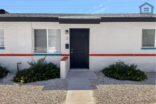 Building Photo - 2Bed/1Bath Updated Apartment at McDowell Rd/16th St! Ready for Immediate Move-In! - CARPORT!