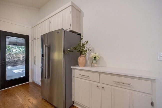 Building Photo - 922 Barton Woods Rd NE