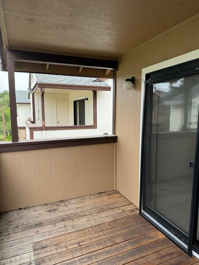 Building Photo - Adorable 2-bedroom 1 full bath and 1 car garage available now